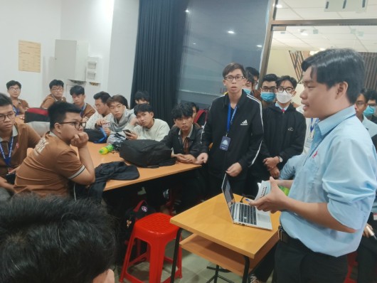 CLB Khoa học máy tính triển khai các đề tài nghiên cứu sâu