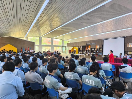 GẶP MẶT SINH VIÊN ĐẦU HỌC KỲ 2 - NĂM HỌC 2024-2025 CÙNG BGH VÀ LÃNH ĐẠO KHOA CNTT