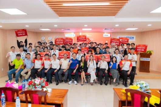 Sinh viên Công nghệ thông tin DNTU thể hiện tinh thần quyết tâm tại HDBank Hackathon 2024
