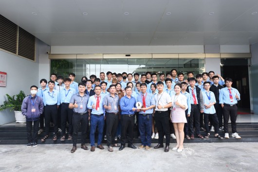 Tham quan kiến tập tại TT Dữ liệu IDC Viettel Bình Dương: trải nghiệm thực tế và bước tiến tương lai của sinh viên khoa Công nghệ thông tin