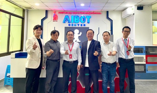 TRUNG TÂM TRÍ TUỆ NHÂN TẠO & CÔNG NGHỆ ROBOT HÂN HẠNH ĐÓN TIẾP ĐOÀN GIÁO SƯ HÀN QUỐC